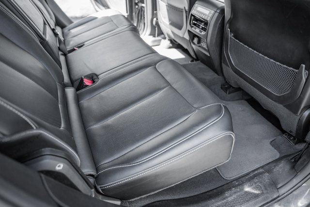 Used 2022 Jeep Grand Cherokee Overland w/ Luxury Tech Group IV image 7