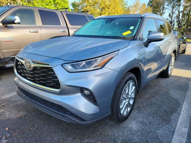 Used 2022 Toyota Highlander Limited image 8