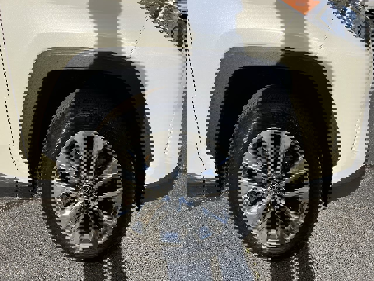 Used 2019 Toyota RAV4 Limited image 13