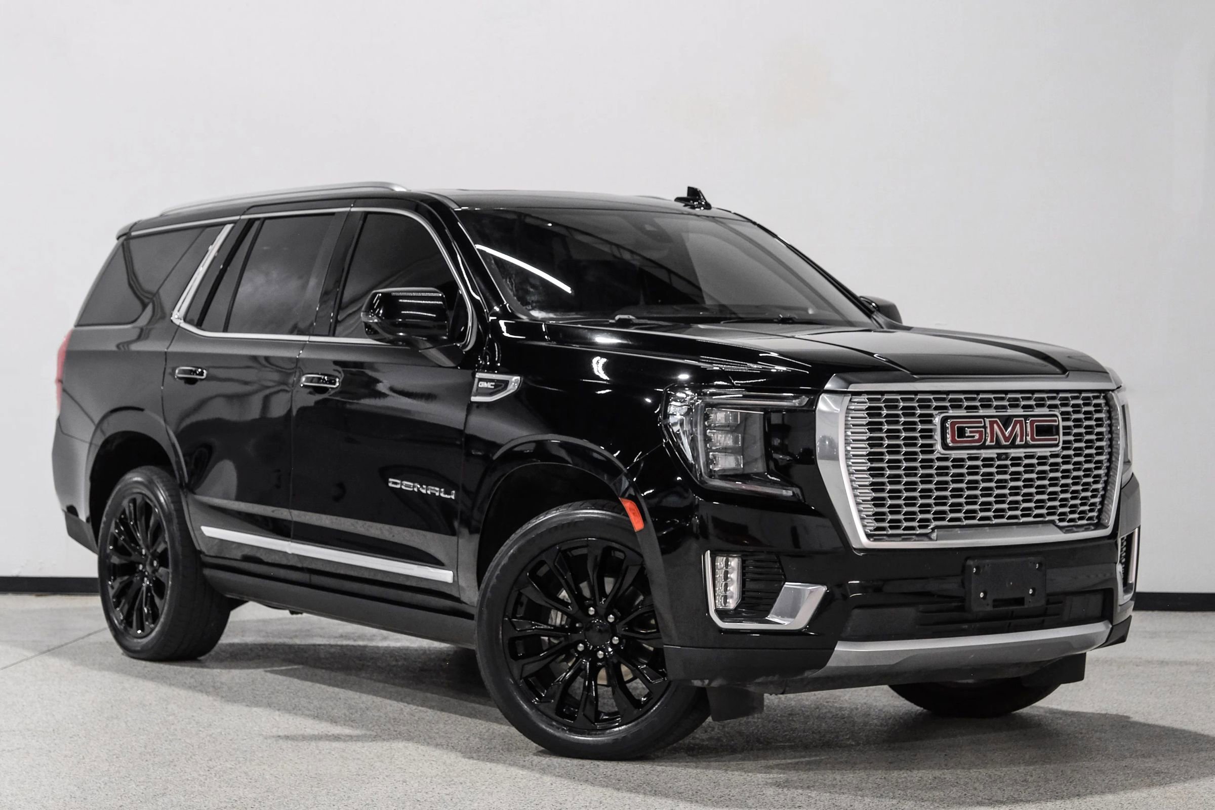 Used 2021 GMC Yukon Denali w/ Denali Premium Package image 4