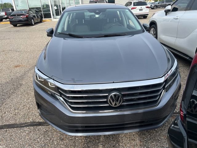 Used 2020 Volkswagen Passat 2.0T SEL FWD image 3