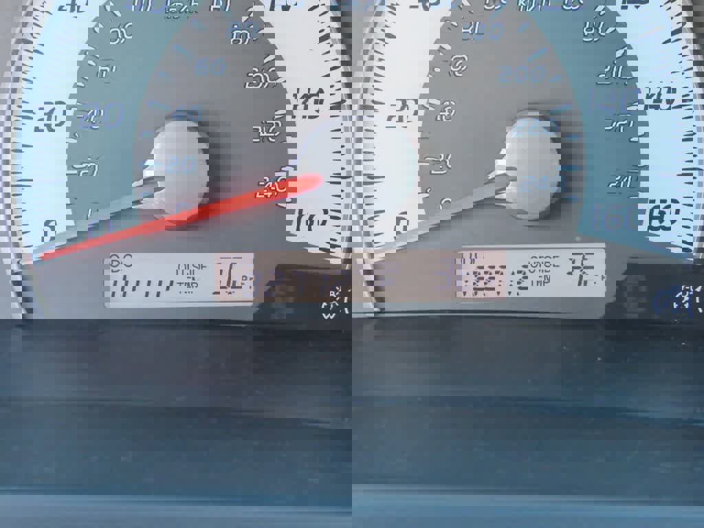 Used 2010 Toyota Camry LE image 23