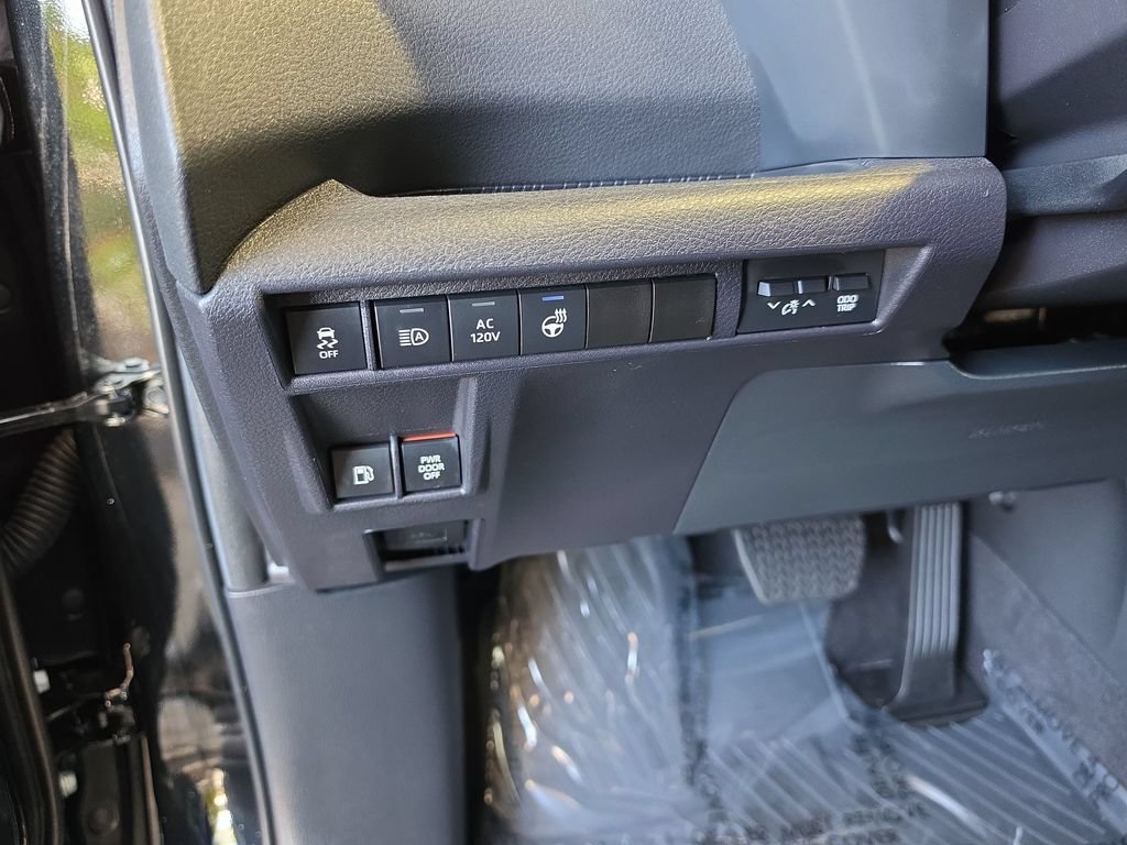 Used 2025 Toyota Sienna XSE AWD/4WD image 20