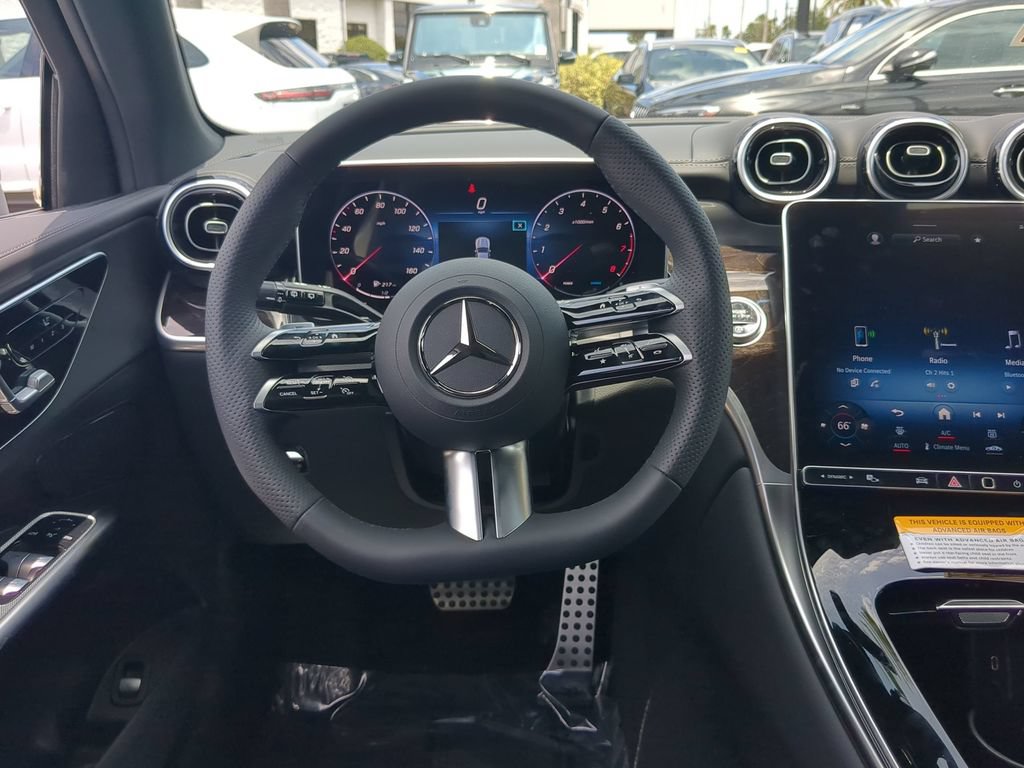 Used 2024 Mercedes-Benz GLC 300 image 3