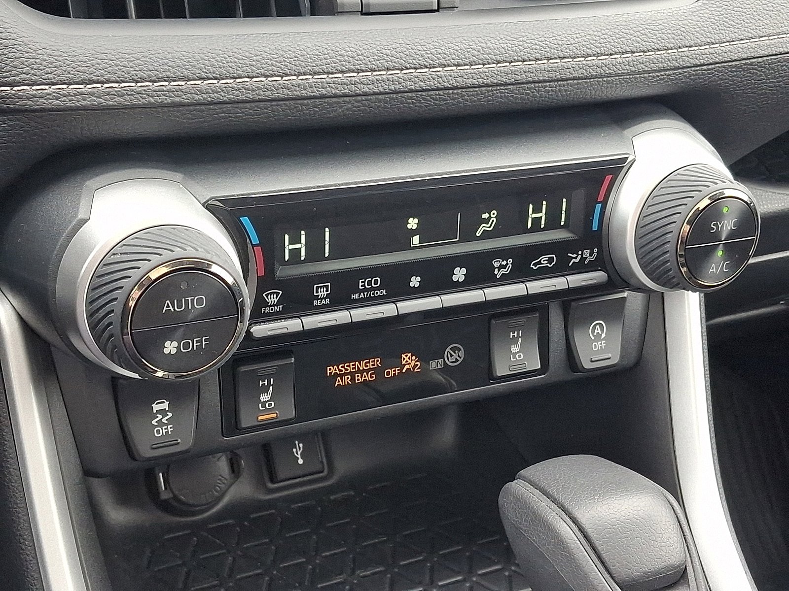 Used 2022 Toyota RAV4 XLE w/ Convenience Package image 16