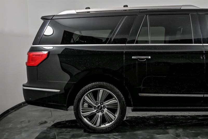 Used 2018 Lincoln Navigator L Reserve w/ Technology Package AWD/4WD image 10