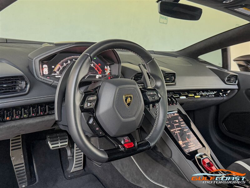Used 2022 Lamborghini Huracan EVO RWD image 10