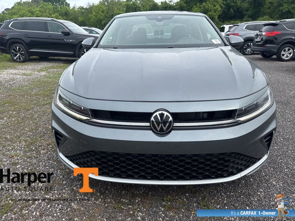 Used 2025 Volkswagen Jetta SE w/ Sunroof Package FWD image 8