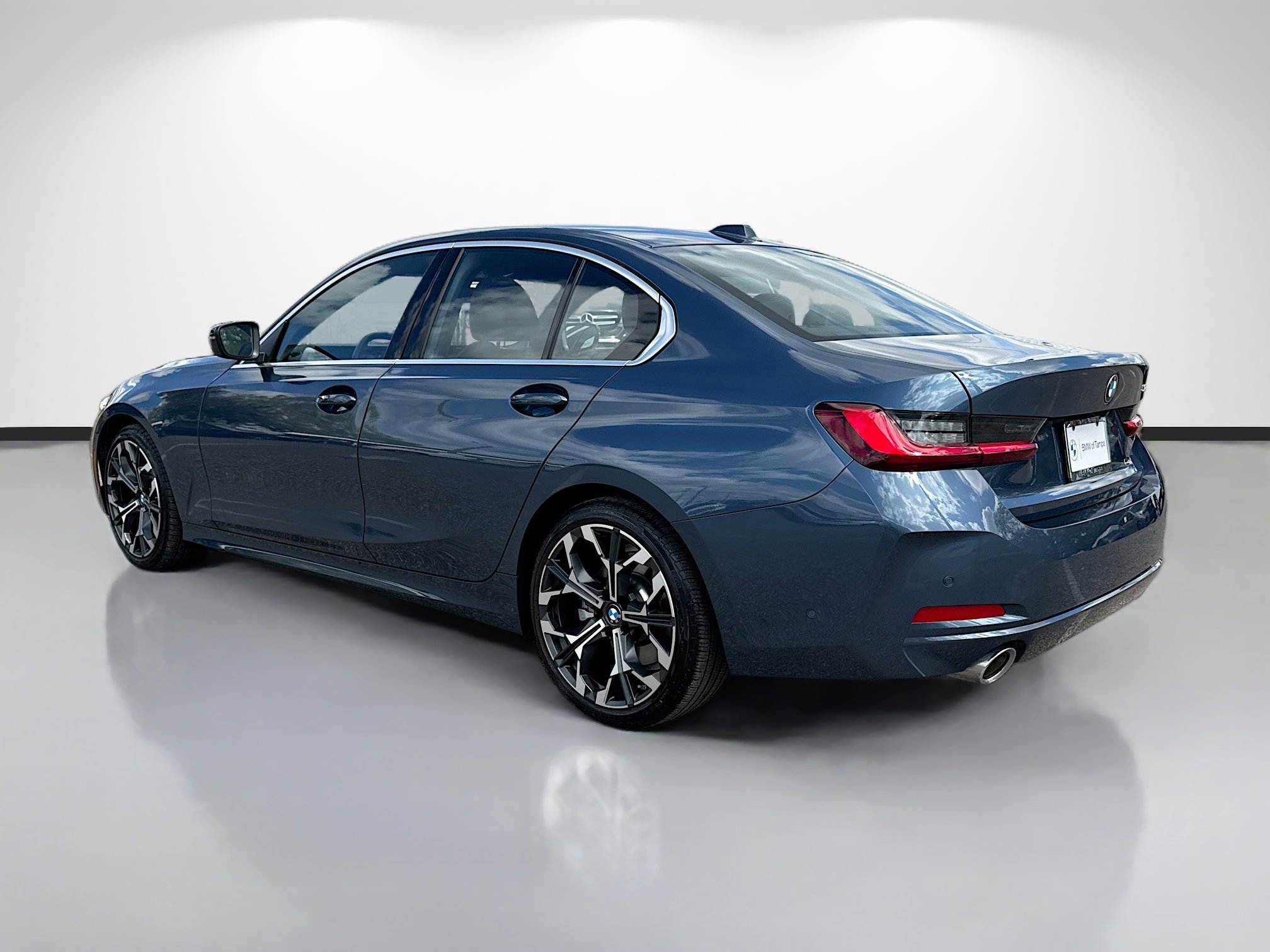 Used 2025 BMW 330i Sedan image 5