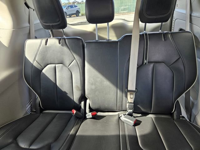 Used 2023 Chrysler Pacifica Limited image 13