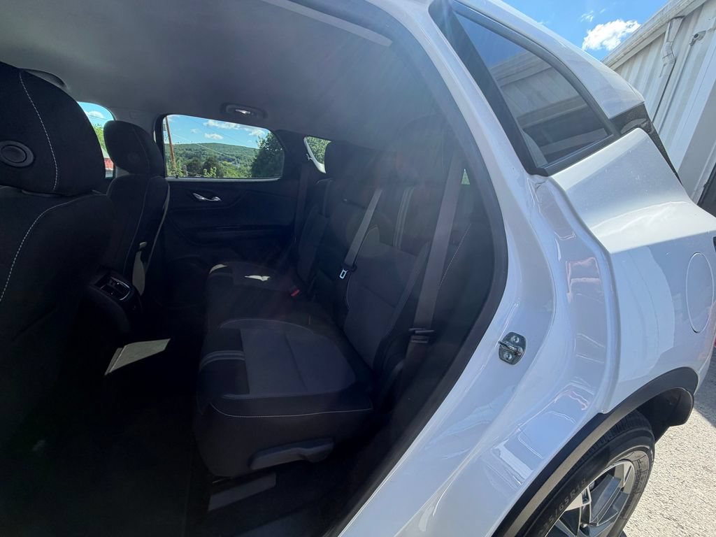 Used 2025 Chevrolet Blazer LT AWD/4WD image 10