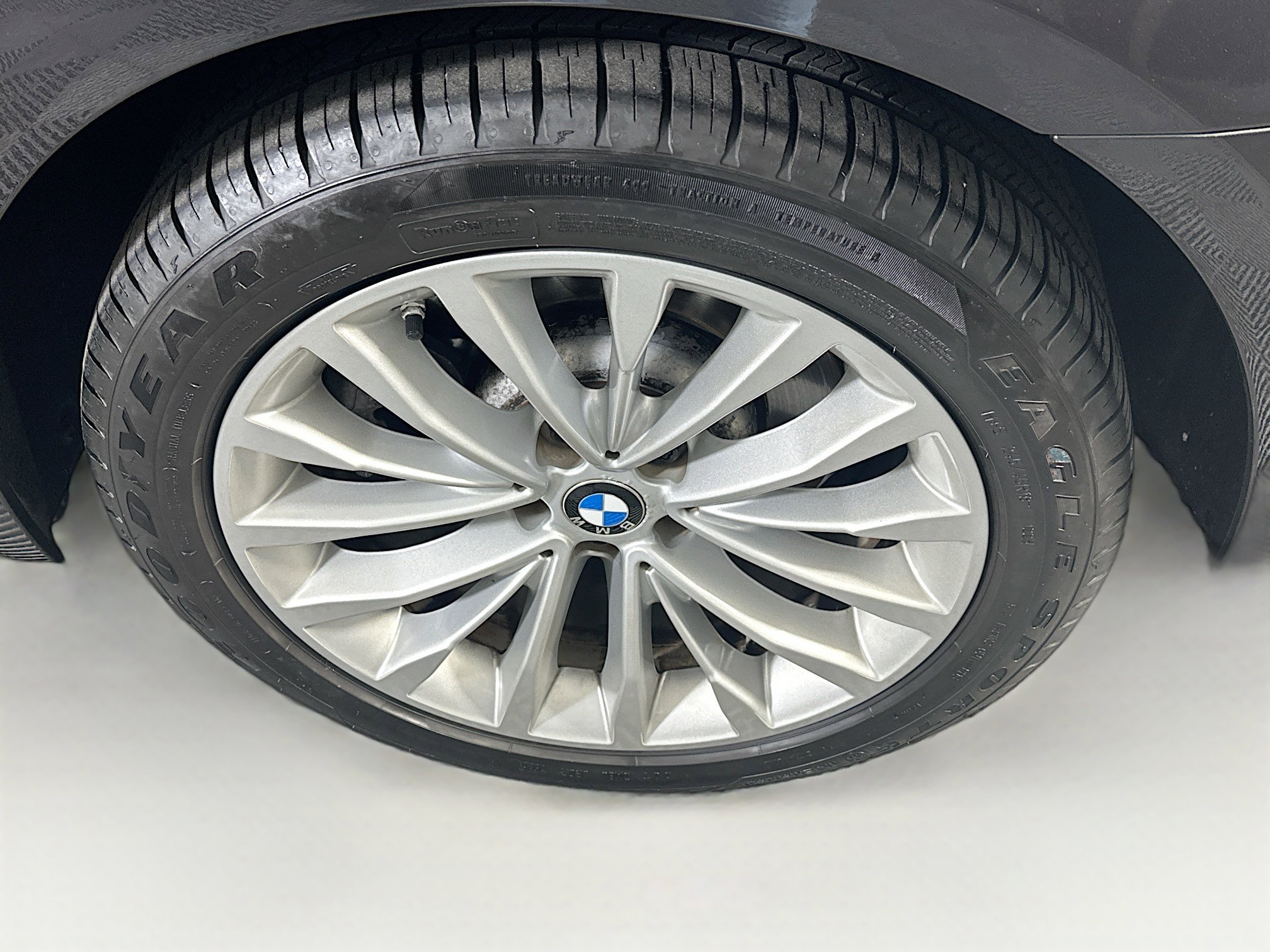 Used 2023 BMW 530i w/ Premium Package image 11