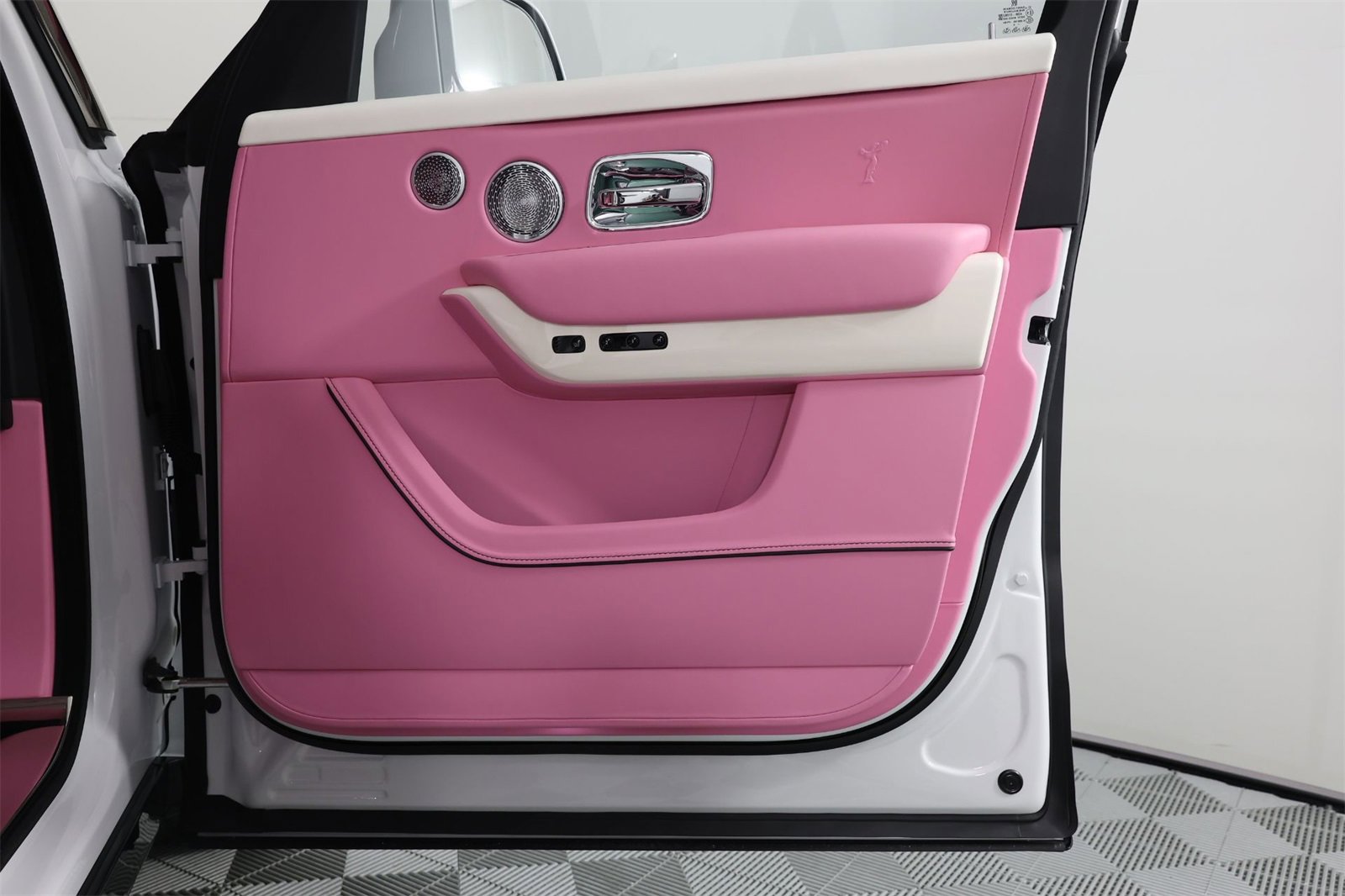 New 2025 Rolls-Royce Cullinan w/ Dynamic Package image 23