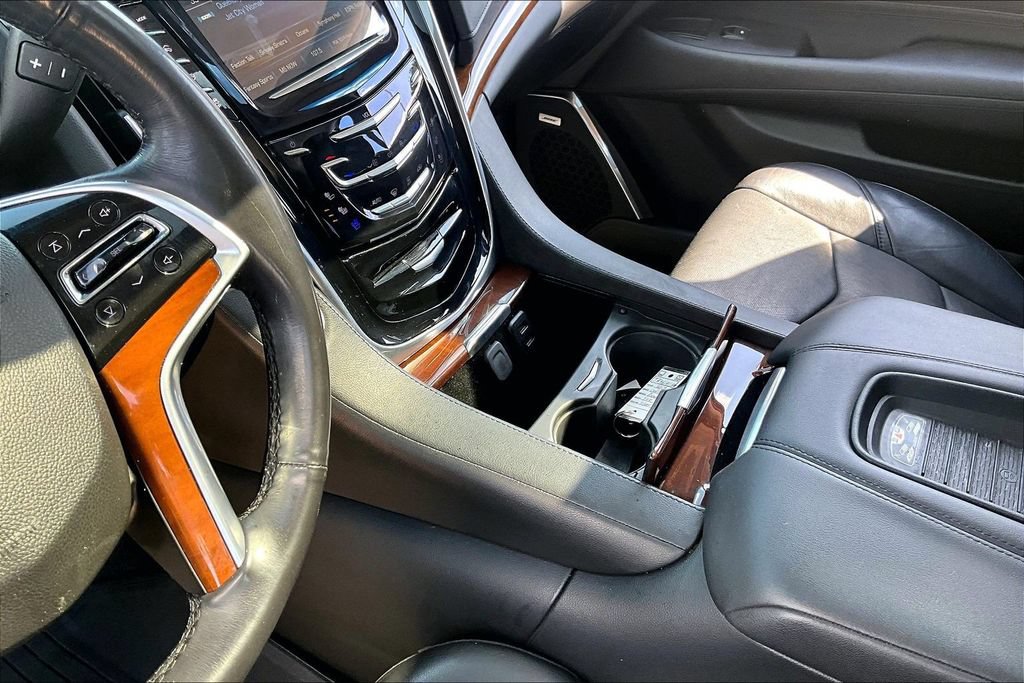Used 2019 Cadillac Escalade Luxury AWD/4WD image 14