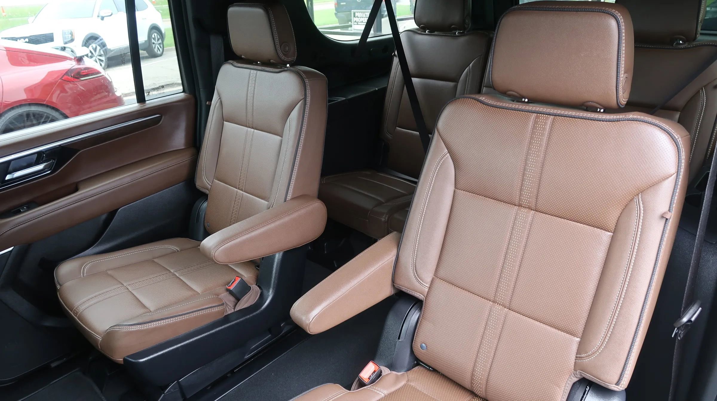 Used 2025 Chevrolet Suburban High Country RWD image 20