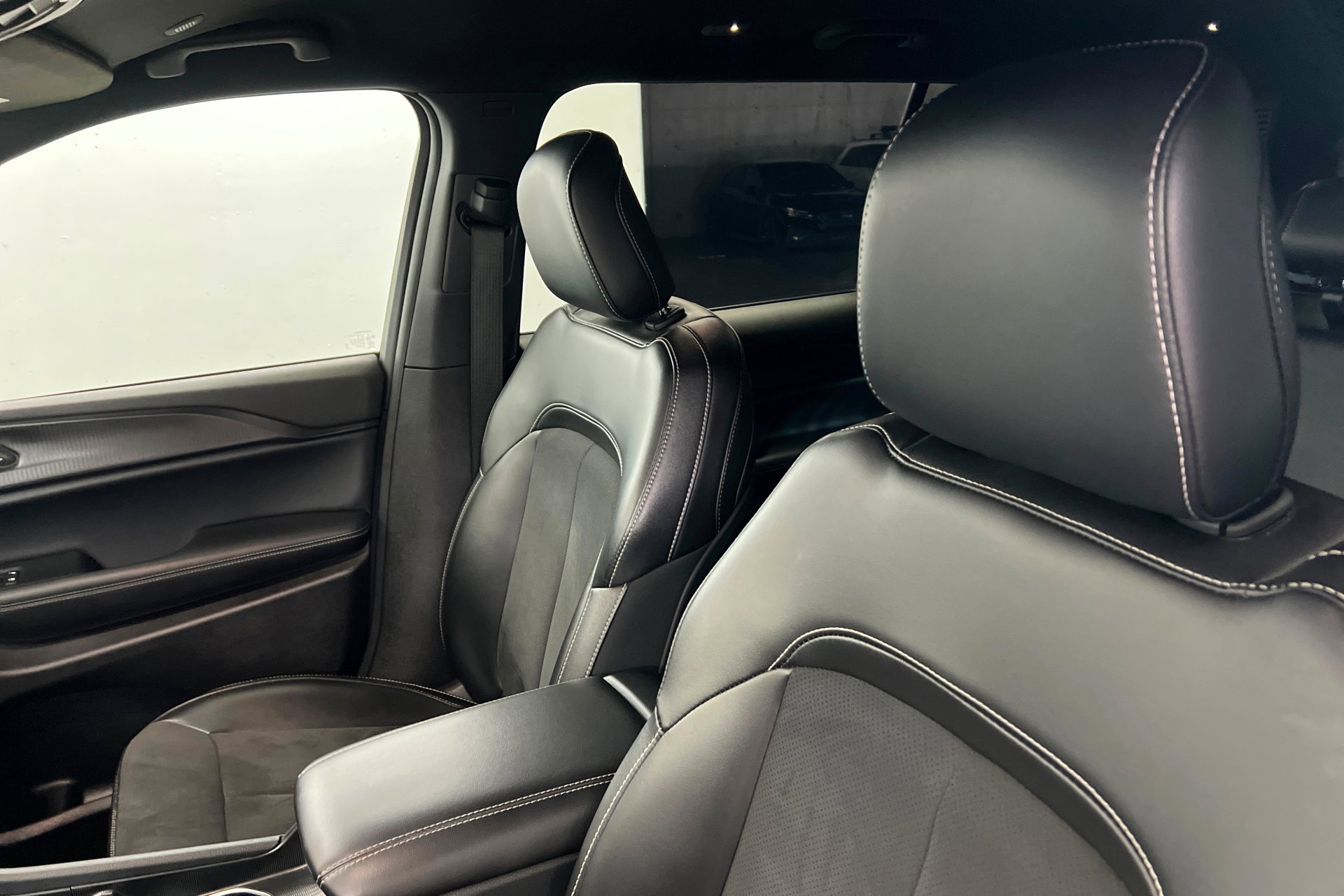 Used 2024 Jeep Grand Cherokee L Laredo image 17