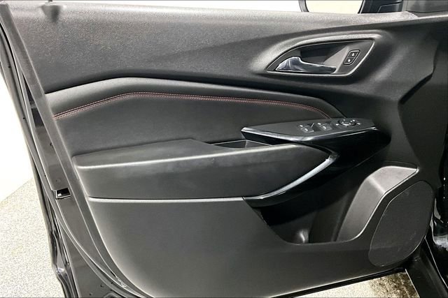 Used 2025 Chevrolet Trax RS image 21