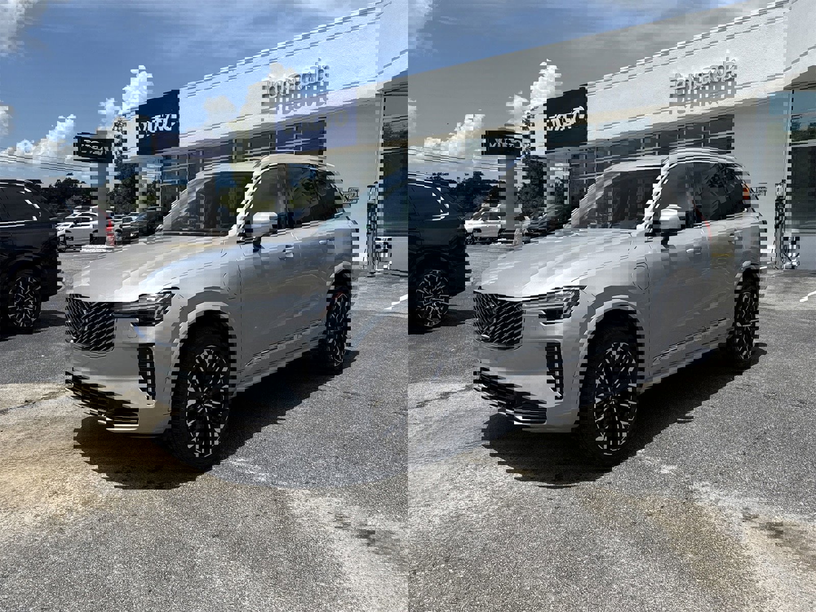 New 2025 Volvo XC90 T8 Plus w/ Protection Package Premier