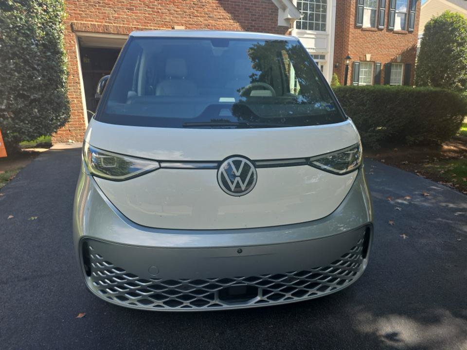 Used 2025 Volkswagen ID. Buzz 1st Edition w/ Cupholders Package RWD image 5