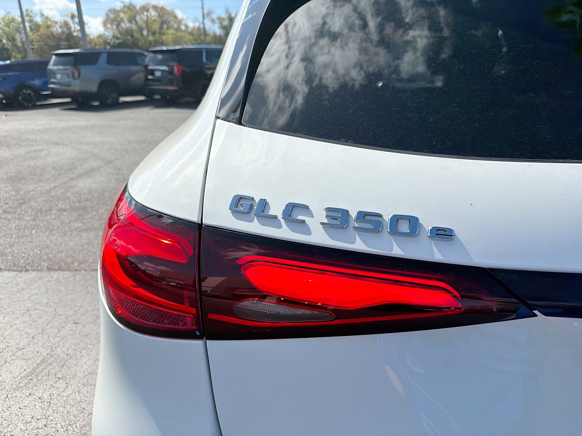 Used 2025 Mercedes-Benz GLC 350e 4MATIC image 10