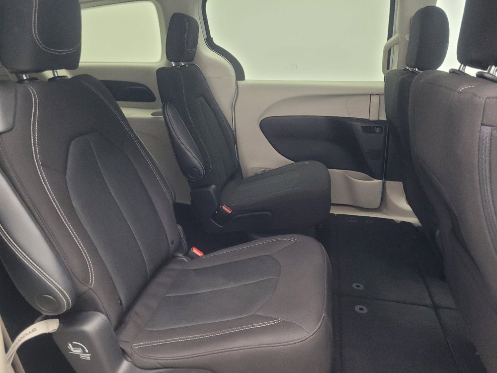 Used 2023 Chrysler Voyager LX image 19