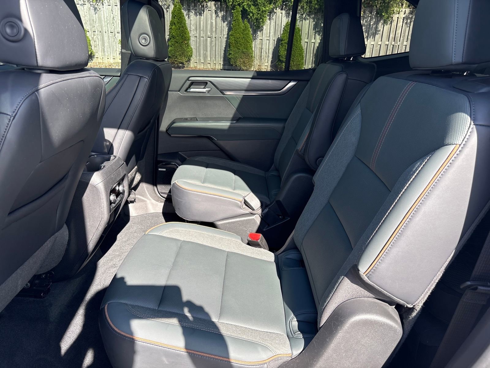 Used 2024 GMC Acadia AT4 w/ Luxury Package AWD/4WD image 25