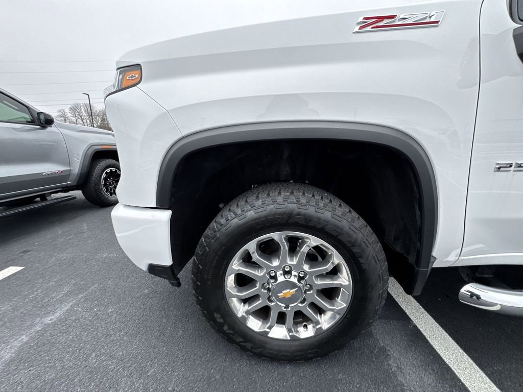 Used 2025 Chevrolet Silverado 2500 LT w/ Z71 Chrome Sport Edition image 10
