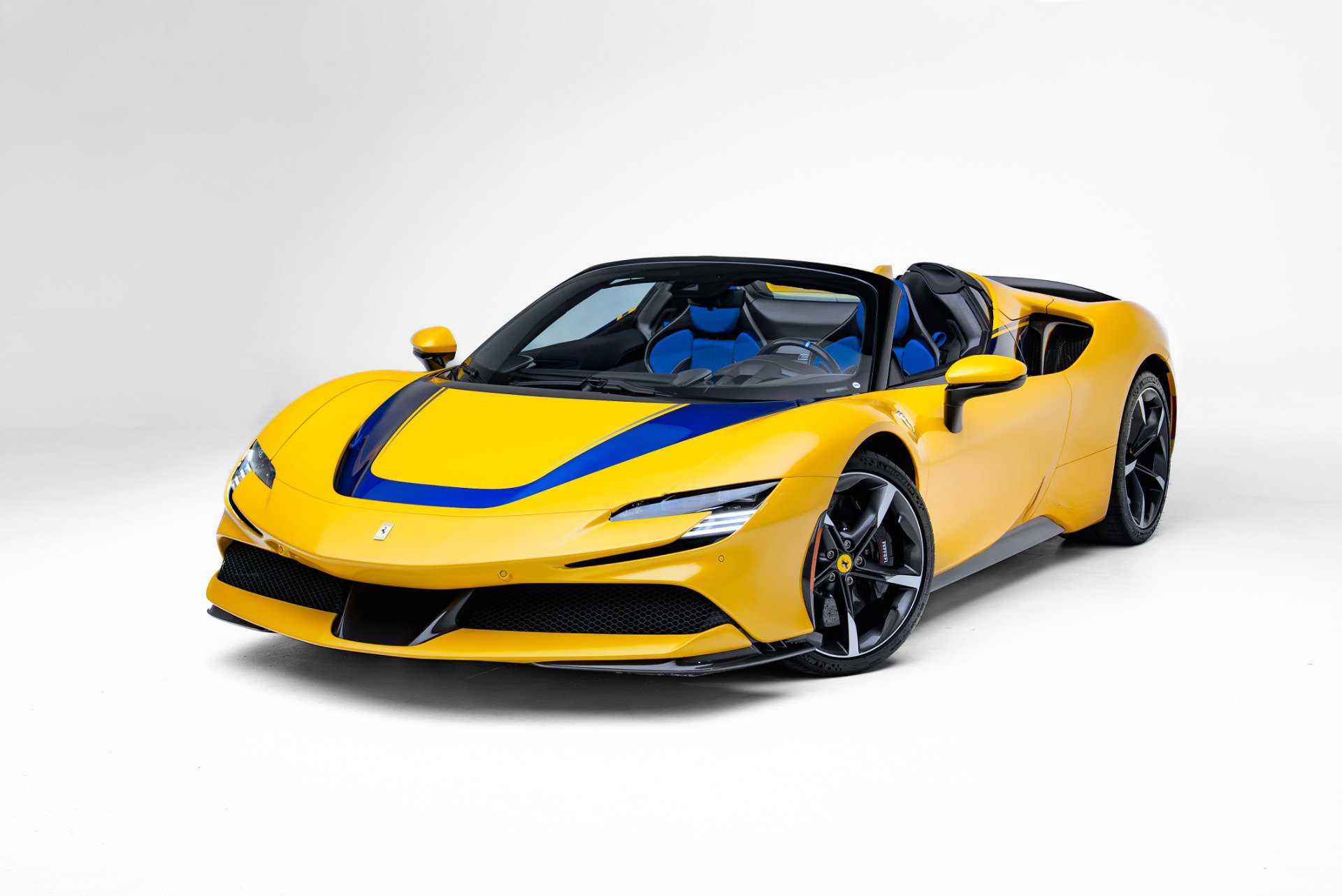 Used 2023 Ferrari SF90 Spider AWD/4WD image 31