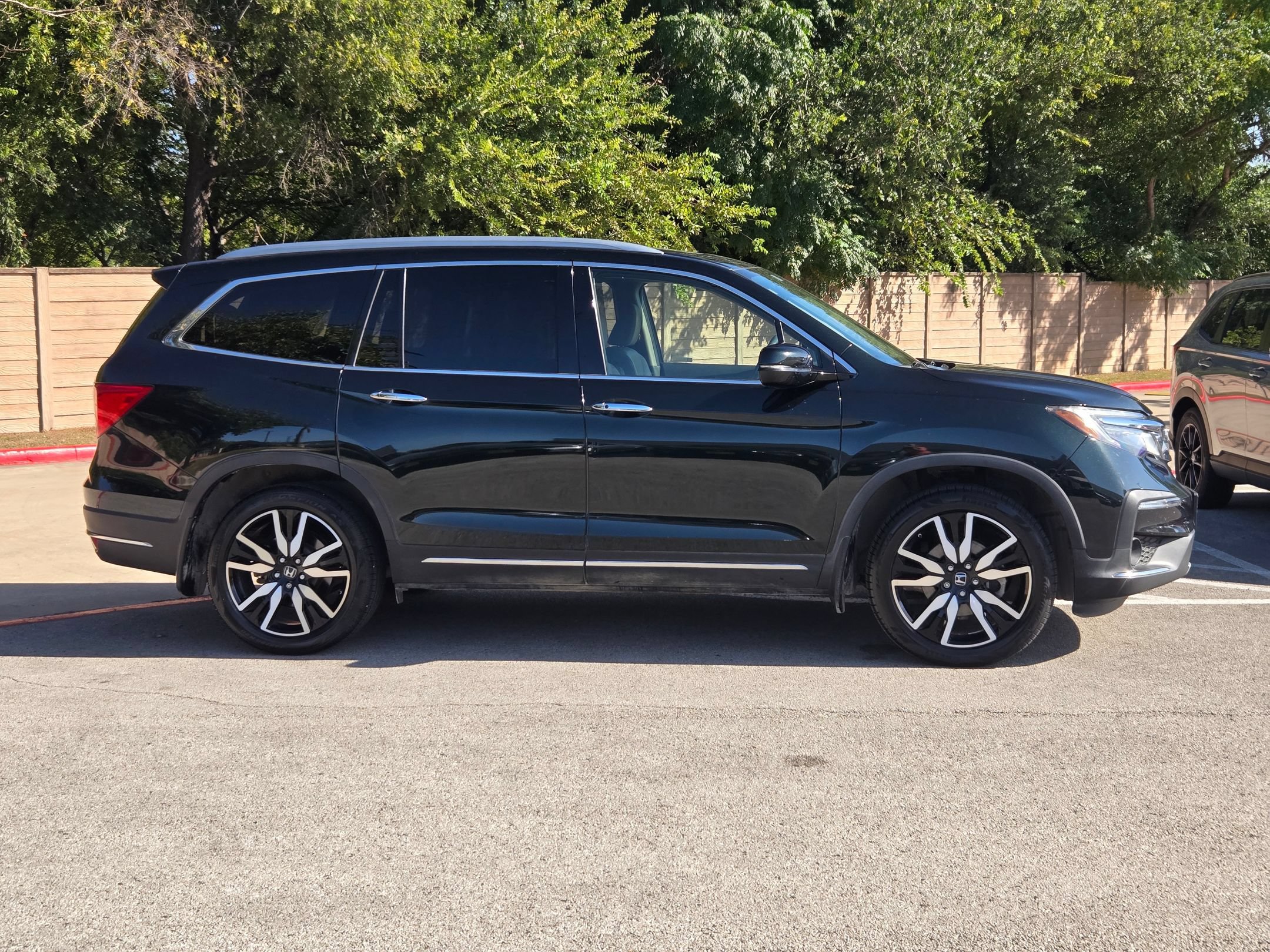 Used 2019 Honda Pilot Elite image 2