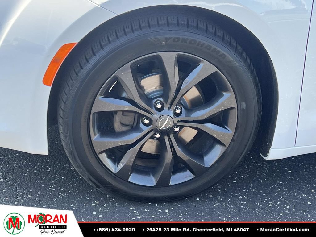 Used 2019 Chrysler Pacifica Limited w/ S Appearance Package FWD image 10