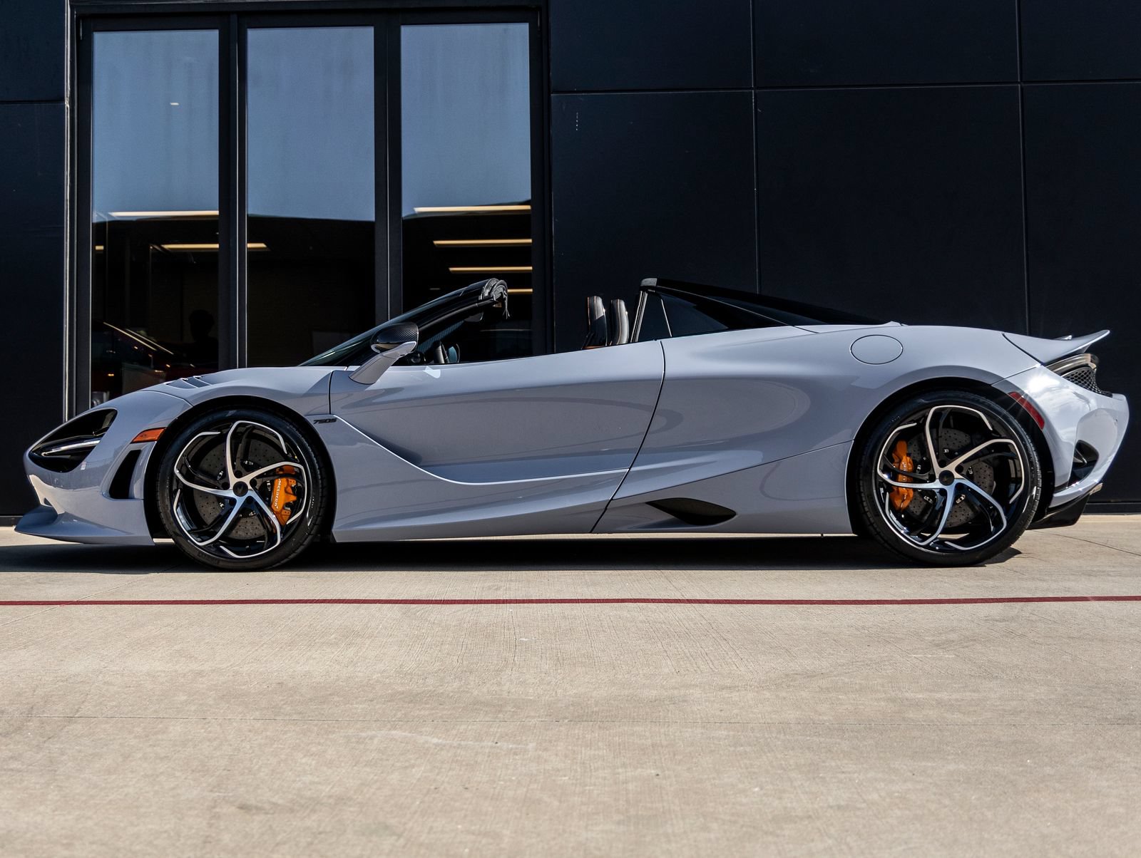 Used 2026 McLaren 750S Spider RWD image 11