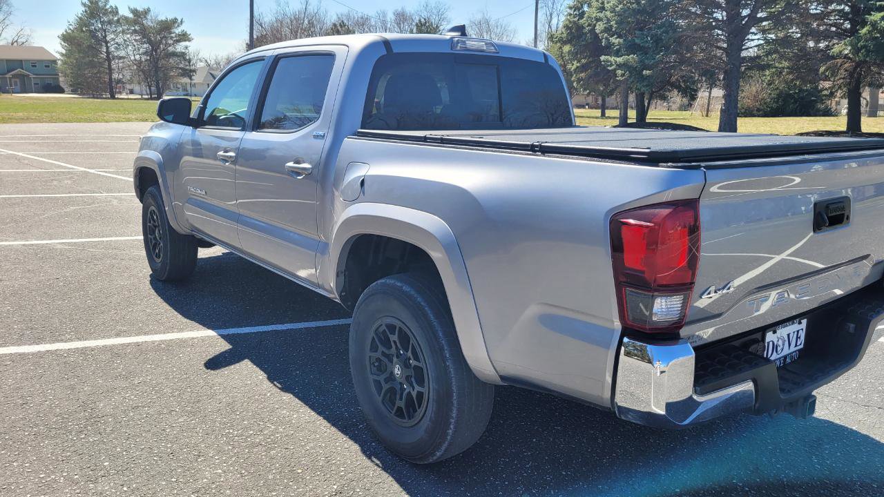 Used 2020 Toyota Tacoma SR5 AWD/4WD image 4