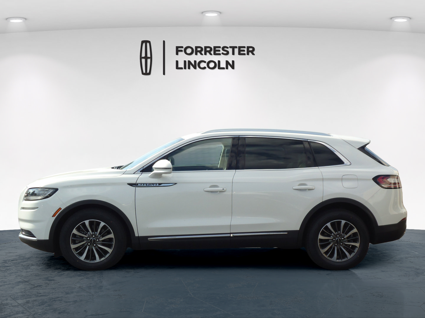 Used 2023 Lincoln Nautilus Reserve w/ Cargo Utility Package AWD/4WD image 6