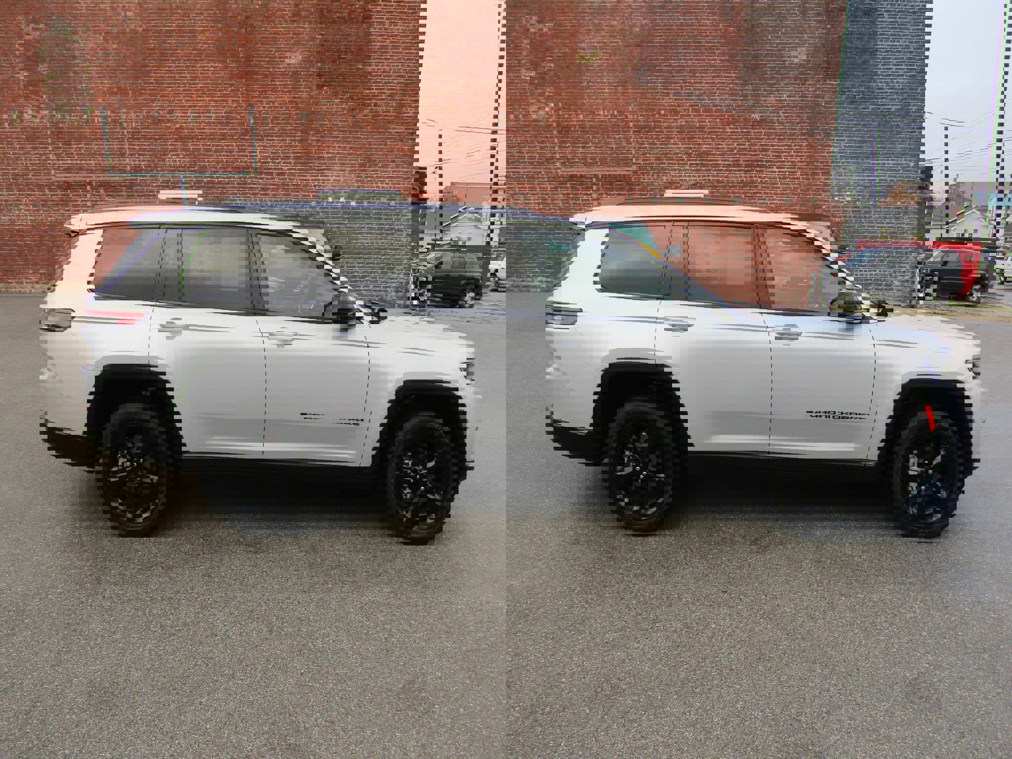 Used 2023 Jeep Grand Cherokee L Laredo image 2