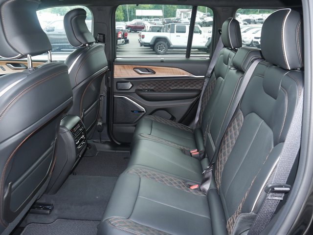 New 2025 Jeep Grand Cherokee Summit image 28