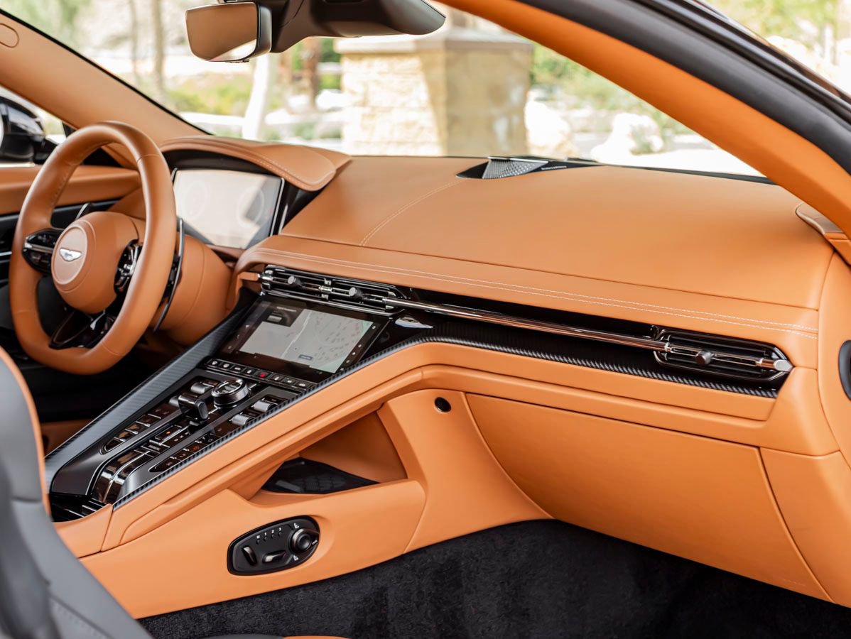 Used 2024 Aston Martin DB12 Coupe image 25