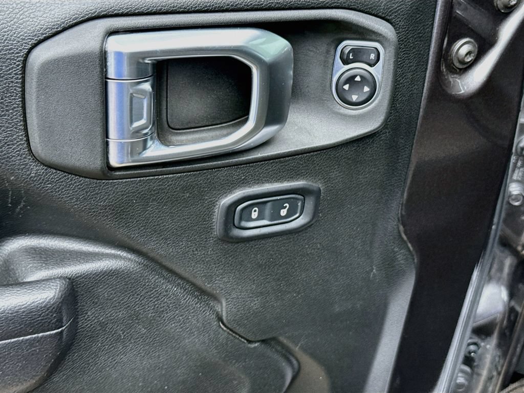 Used 2022 Jeep Wrangler Unlimited Rubicon 4xe AWD/4WD image 19