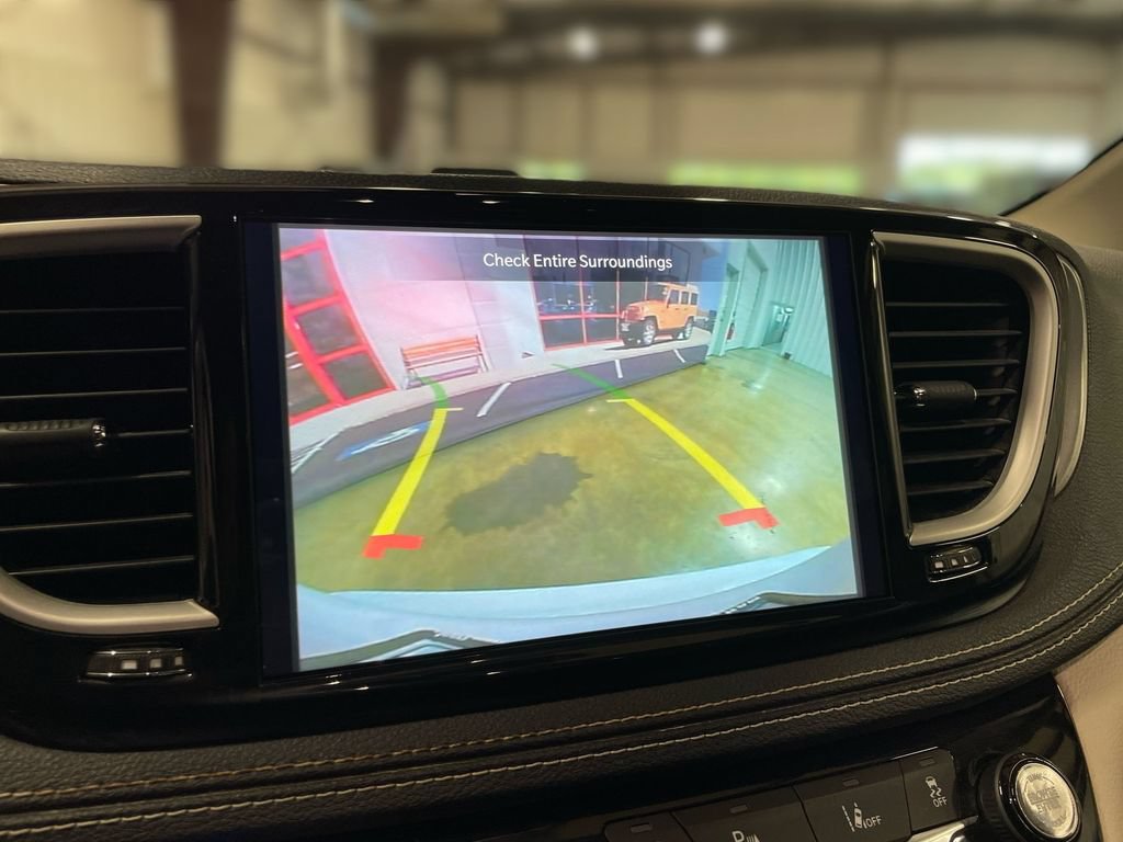 Used 2023 Chrysler Pacifica Touring-L AWD/4WD image 18