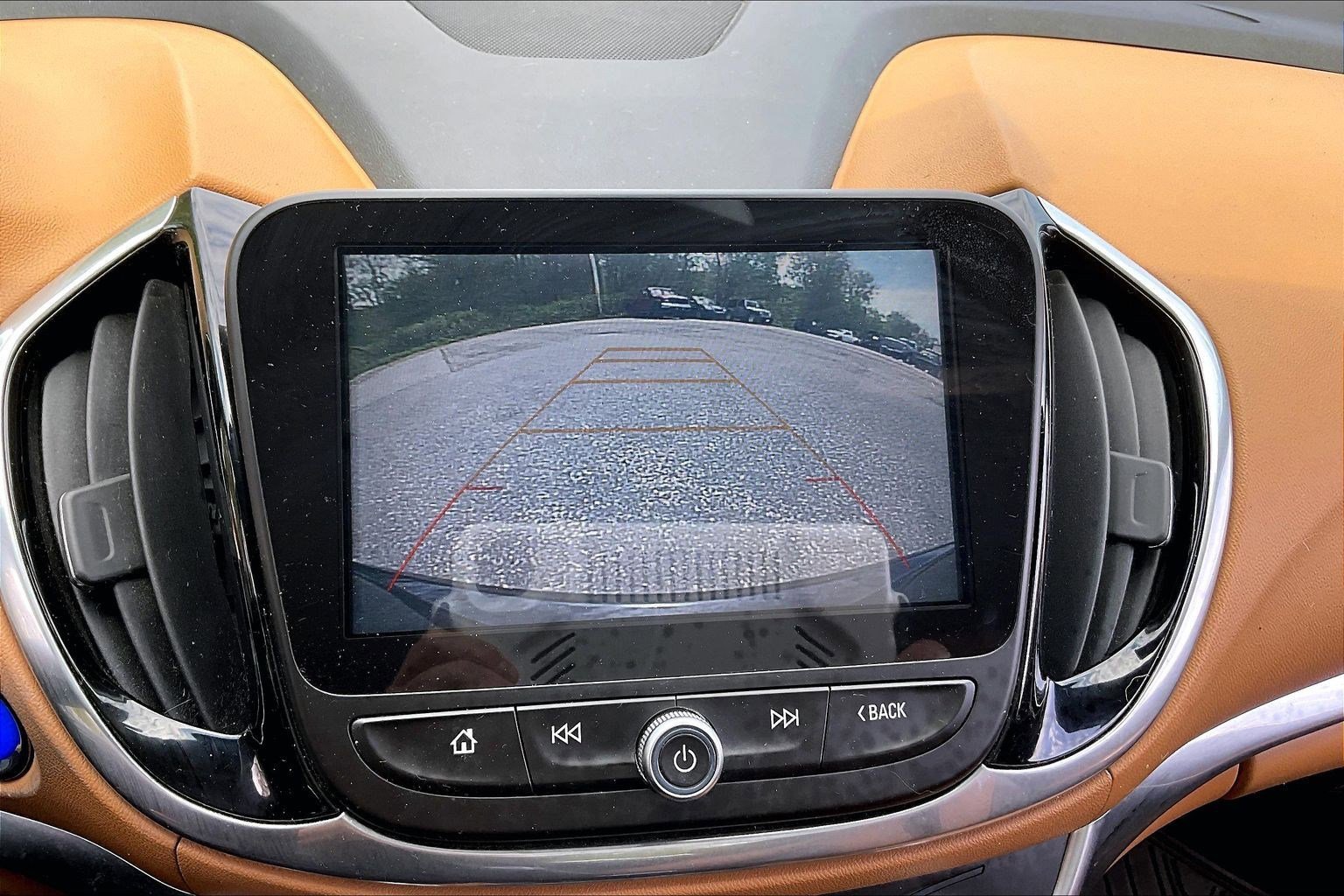 Used 2018 Chevrolet Volt Premier w/ Driver Confidence Package FWD image 19