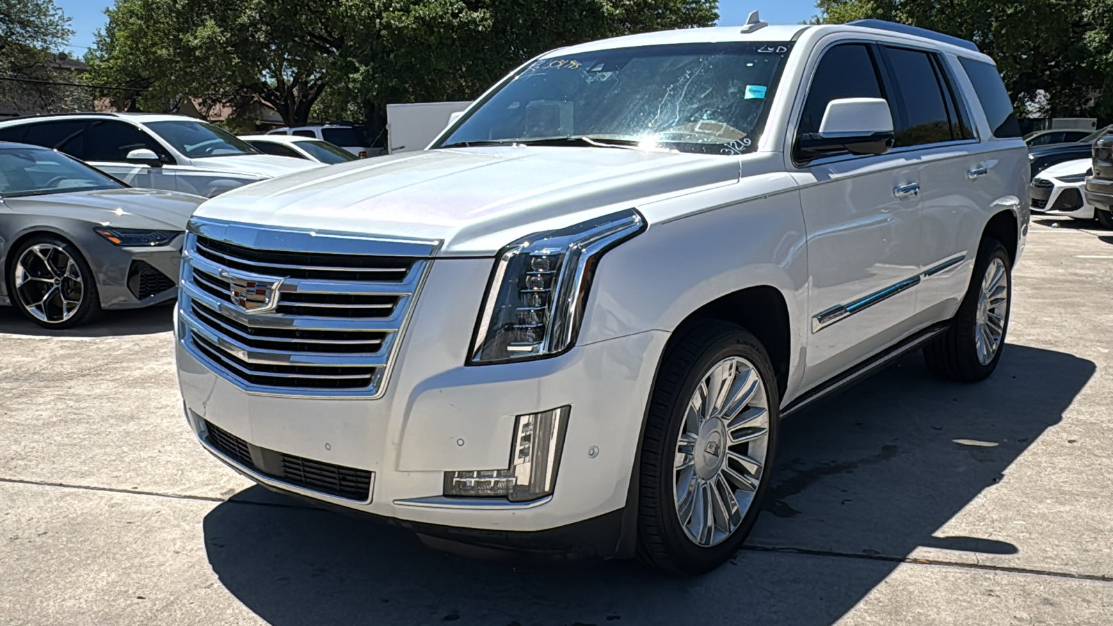 Used 2017 Cadillac Escalade Platinum image 3