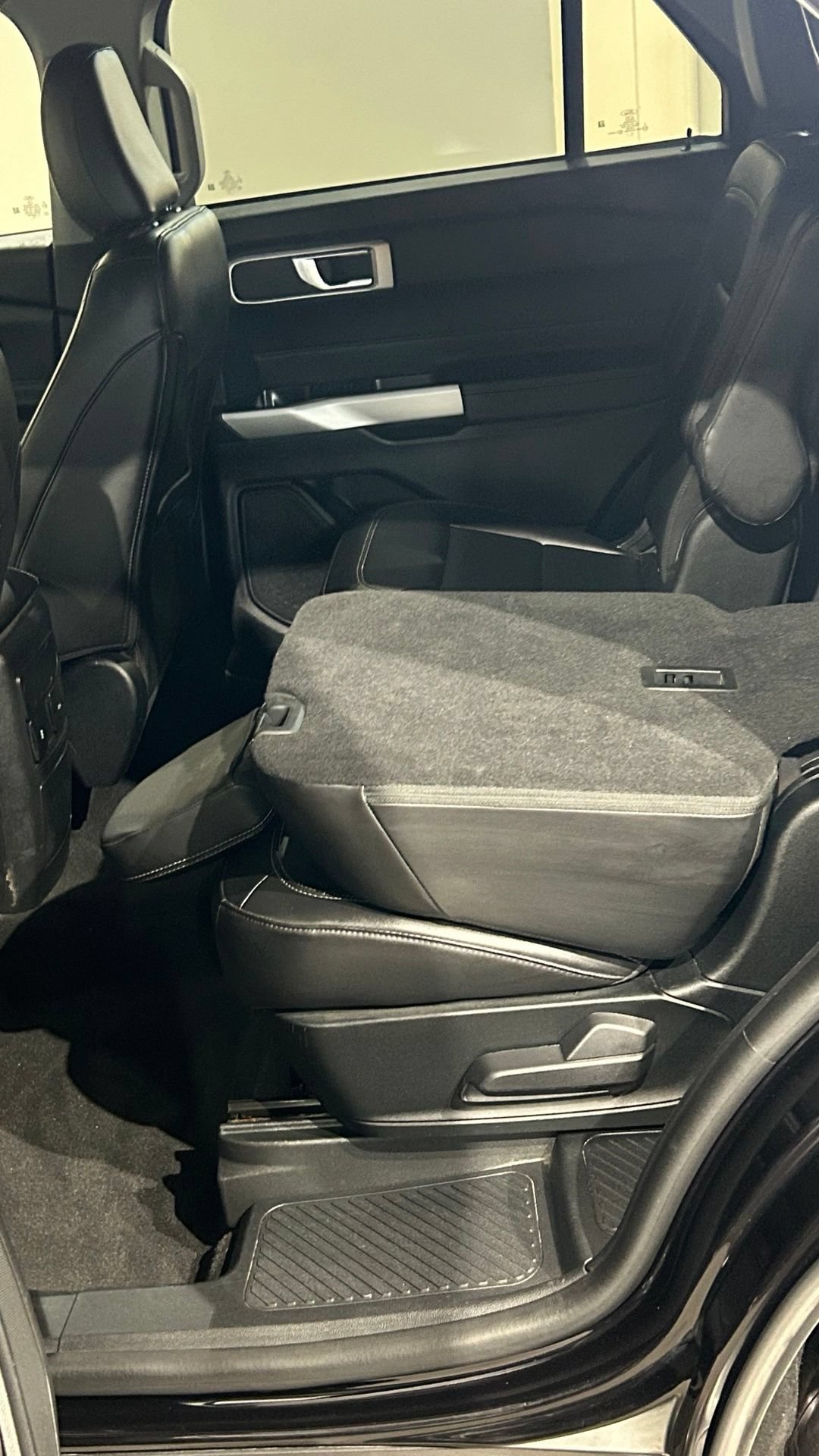 Used 2022 Ford Explorer XLT w/ Equipment Group 202A AWD/4WD image 57