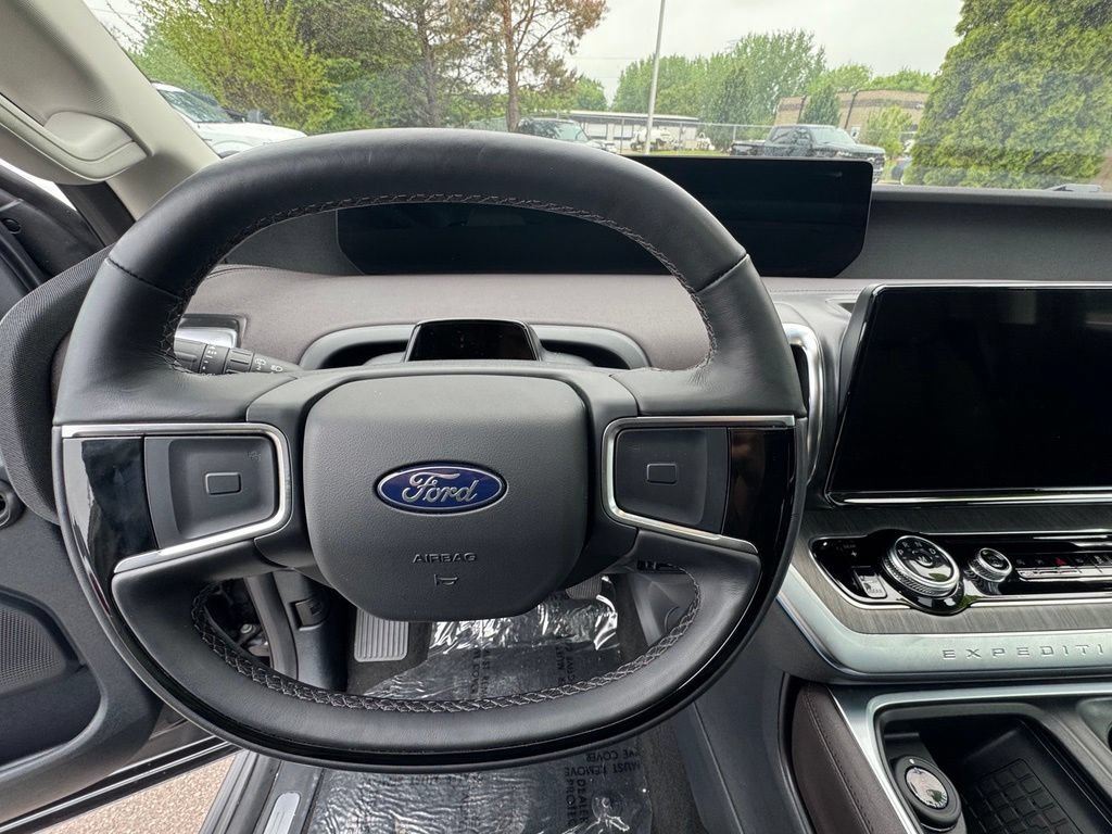 Used 2025 Ford Expedition Platinum w/ Platinum Ultimate Package AWD/4WD image 19