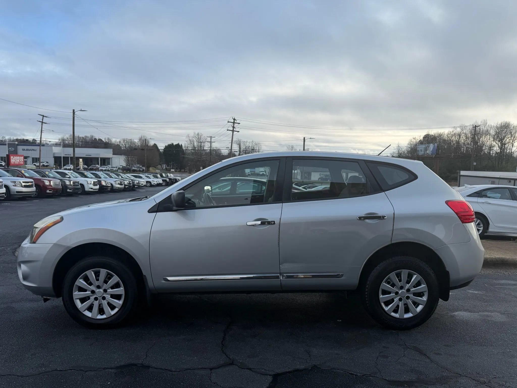 Used 2014 Nissan Rogue S image 4