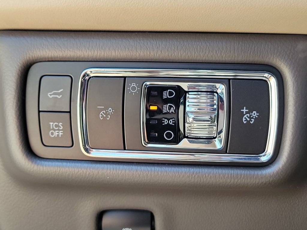 Used 2023 Lincoln Nautilus FWD w/ Premium Package image 20