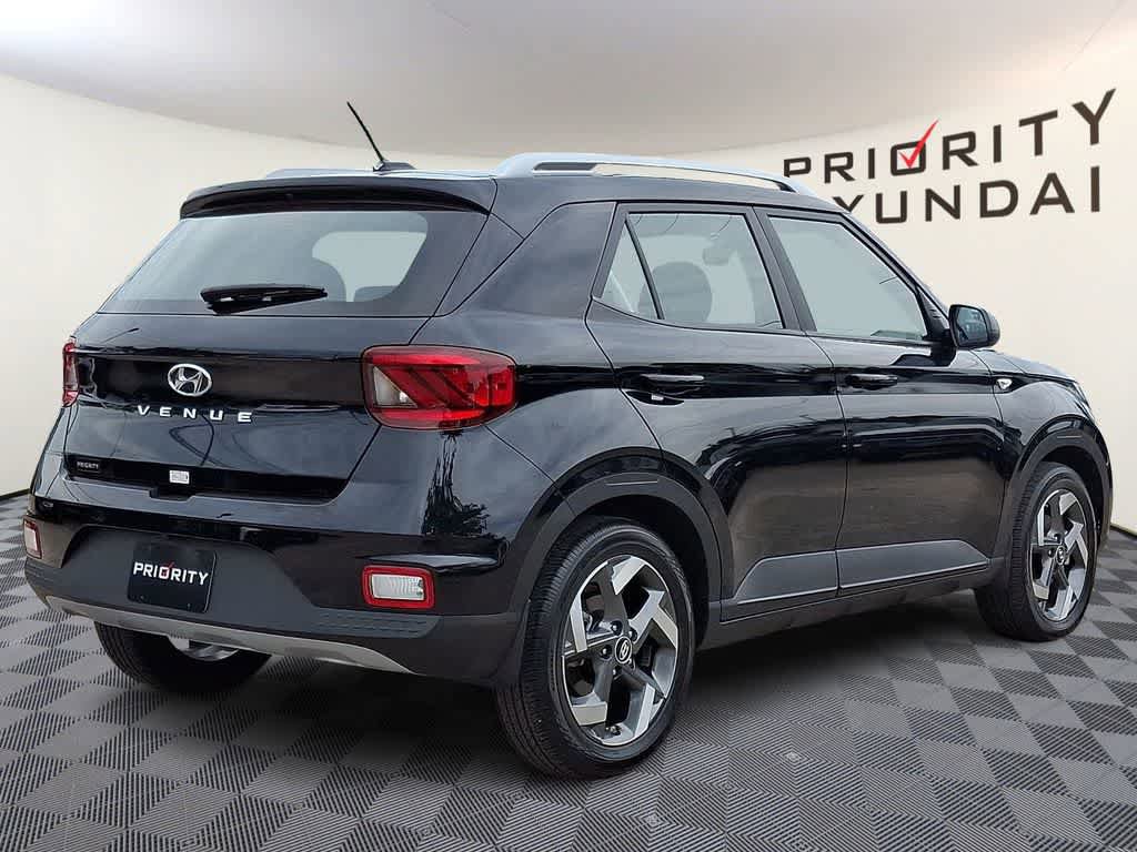 Certified 2025 Hyundai Venue SEL FWD image 4