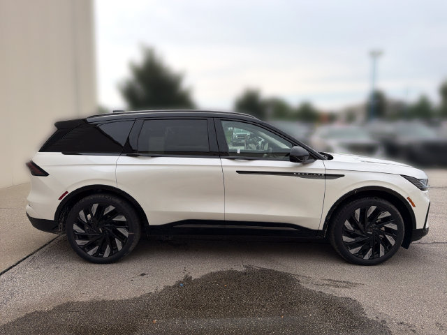 New 2026 Lincoln Nautilus Reserve AWD/4WD image 4
