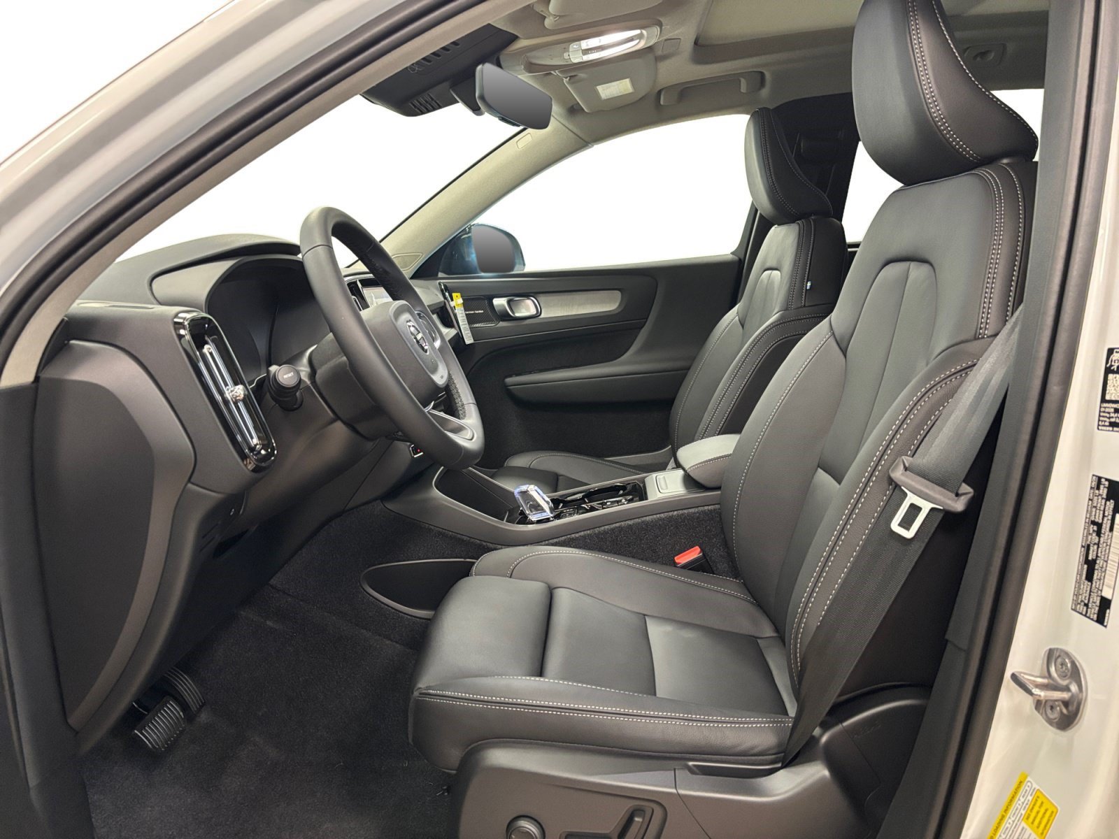 New 2026 Volvo XC40 B5 Ultra w/ Protection Package Premier AWD/4WD image 11