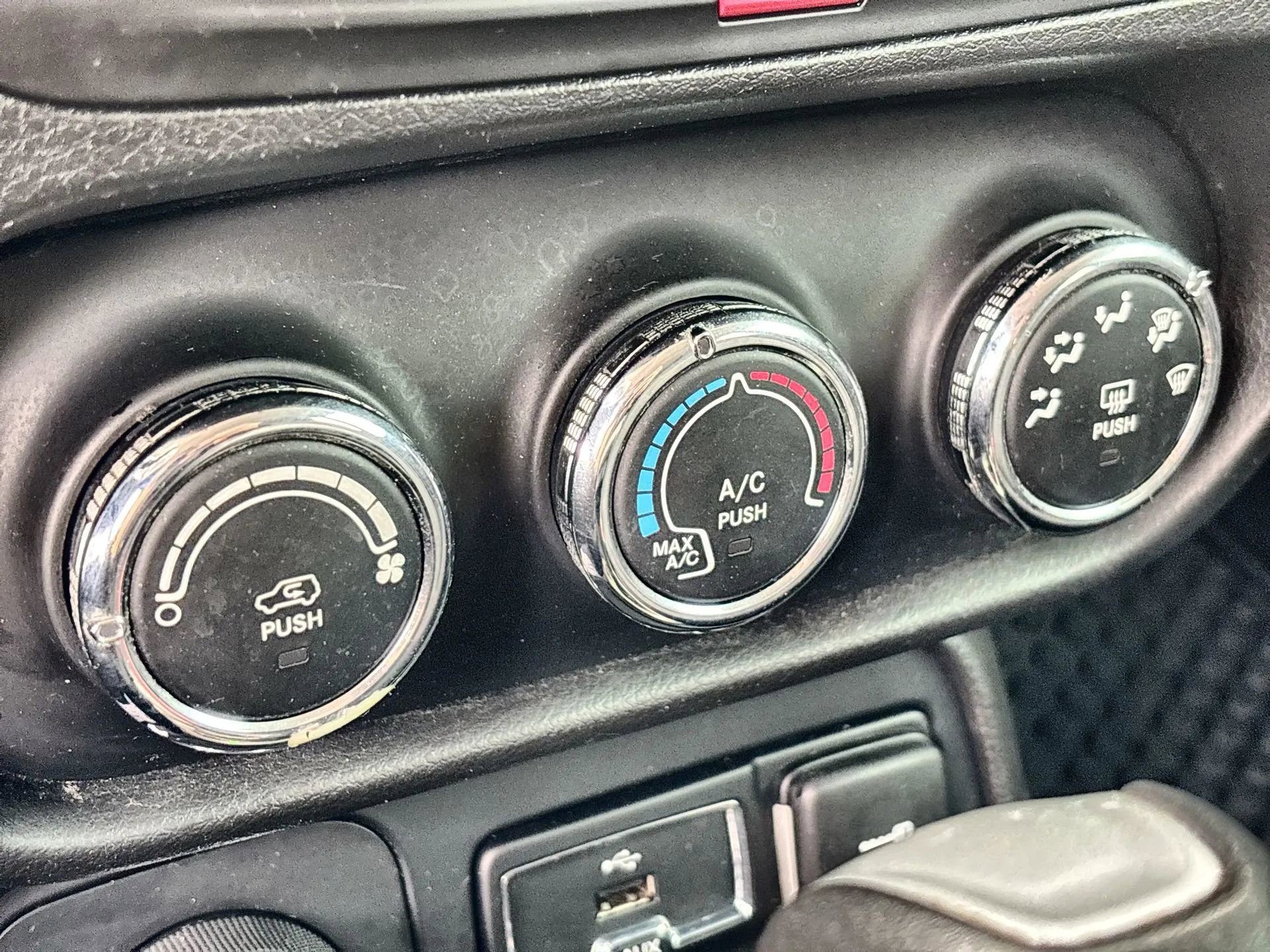 Used 2017 Jeep Renegade Sport w/ Power & Air Group image 15