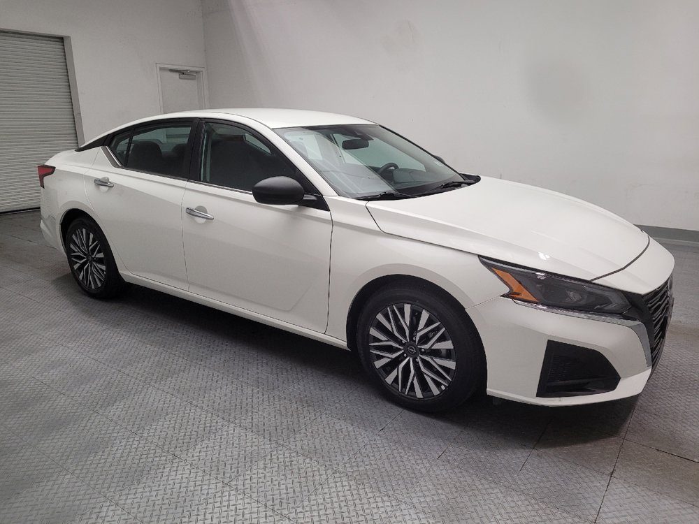 Used 2025 Nissan Altima 2.5 SV FWD image 11