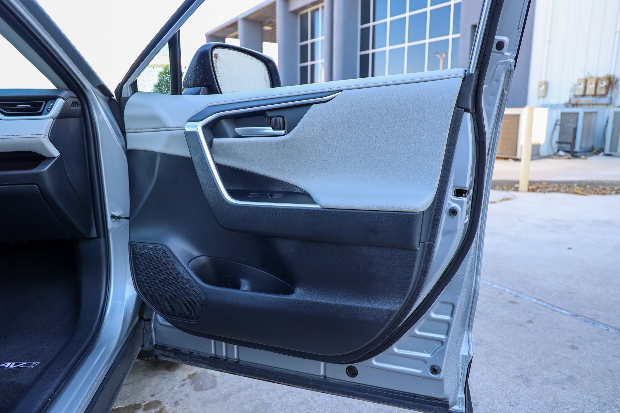 Used 2023 Toyota RAV4 Limited image 42